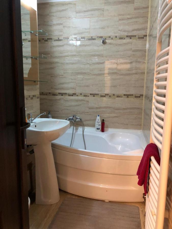 Apartament Modern Targoviste In Regim Hotelier Eksteriør bilde